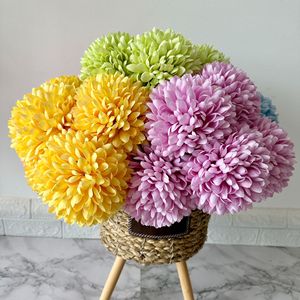 Bouquet d'hortensias artificiels Queyiyi, 5 têtes, en soie, réalistes, pour décoration de mariage et de la maison - Product Image 2