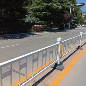 รั้วกั้นจราจรทางม้าลายเหล็กสังกะสีในเมือง - Product Image 3