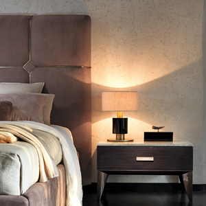 Cama Moderna Italiana de Lujo, Tapizada en Terciopelo, con Incrustaciones Geométricas de Acero Inoxidable, Suave, Personalizable, para Recámara Principal, Villa u Hotel - Product Image 3