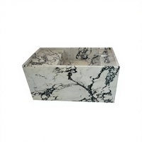 Lavabo mural carré en marbre blanc de Toscane italienne, cannelé et poli, pour salle de bain de villa ou d'hôtel