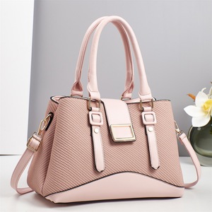 Bolso de mano clásico para mujer de cuero microfibra Saffiano con correa extraíble y cierre de solapa para uso diario. - Product Image 2
