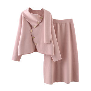 Toptan 2025 sonbahar ve kış yeni moda tatlı örme kazak etek iki parçalı set kadın setleri - Product Image 5