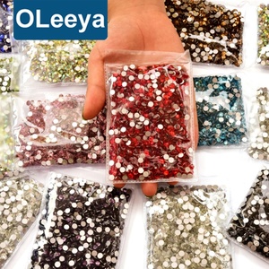OLeeya 2028 Strass en verre cristal AB à coupe similaire, non thermocollants, à dos plat, pour nail art et vêtements - Product Image 1