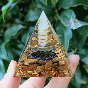 Pyramide en résine époxy avec cristaux, ornement de bureau, décoration d'aquarium, cristal blanc, œil de tigre, cadeau - Product Image 1