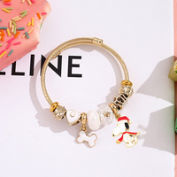Bracelet en émail Snoopy mignon B158T en acier inoxydable plaqué or 18 carats PVD, ouvert et réglable, avec perles de cristal et pendentif en forme d'os