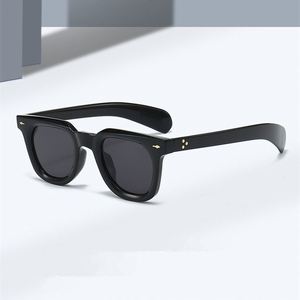 แว่นกันแดดทรงเหลี่ยมสไตล์พังก์ รุ่นโลโก้คัสตอม 2025 แฟชั่นย้อนยุค ประดับหมุด ป้องกันรังสียูวี 400 สำหรับผู้ชายและผู้หญิง - Product Image 3