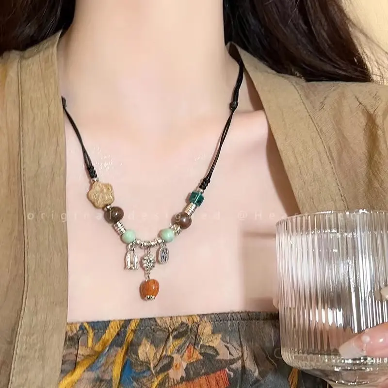 Женское ожерелье с жемчугом