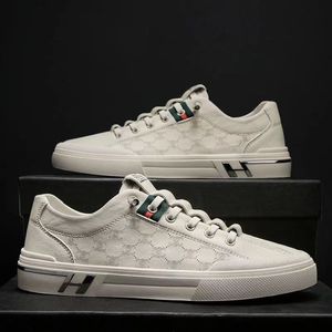 Thương Hiệu Giày Vải Giản Dị Người Đàn Ông Giản Dị Giày Thể Thao Sang Trọng Trong Kho Giá Thấp Thời Trang Non-Slip Da PVC Mùa Đông Giày Người Đàn Ông Cậu Bé - Product Image 5