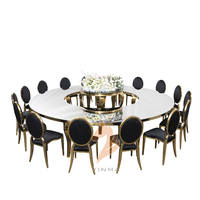Table de luxe en verre en forme de S avec pieds dorés, idéale pour les événements de mariage élégants et raffinés