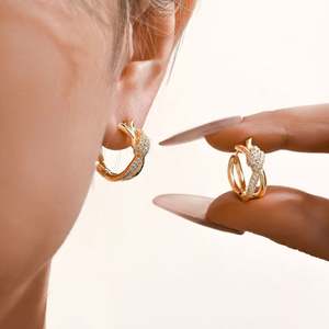 ต่างหูห่วงทอง 14K ชุบ ประดับเพชรซิคอน กันน้ำ ดีไซน์เก๋ ทันสมัย เหมาะสำหรับงานปาร์ตี้ เครื่องประดับผู้หญิง - Product Image 4