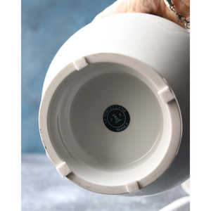 Frutero de Porcelana Blanca con Cuchara, Elegante Utensilio para Servir Fruta o Aperitivos - Product Image 2