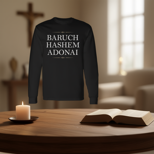 Camiseta promocional de manga larga con la bendición hebreo-cristiana Baruch Hashem Adonai - Product Image 3