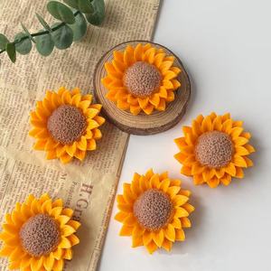 Candela a Forma di Girasole Fresca con Fragranza a Lunga Durata e Modellazione Artistica Creativa per Ornamento Quotidiano da Scrivania - Product Image 1