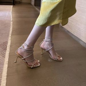 Elegantes Tacones Altos de Satén con Plataforma y Hebilla Ajustable para Fiestas de Graduación y Eventos Formales de Mujeres - Product Image 3