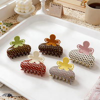 Pince à cheveux en acrylique à pois fraise, vente en gros, mignonne, motif fruit, pour femmes et filles, pince requin, nouvelle arrivée, accessoires capillaires pour usage quotidien