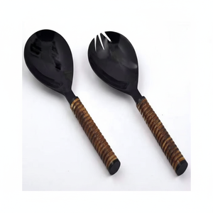 Ensemble de cuillères en corne de couverts faits à la main Cuillère de service de luxe Poignée torsadée avec ustensiles de cuisine en corne de buffle Meilleure qualité Couleur naturelle - Product Image 1