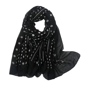 Moda puntos redondos protector solar suave chal nuevo estilo algodón Lino bufanda regalo Hijab chal bufanda para mujer - Product Image 4