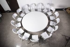 <span class=keywords><strong>Table</strong></span> ronde pliante en plastique <span class=keywords><strong>de</strong></span> 6 pieds (72 pouces) pour <span class=keywords><strong>12</strong></span> <span class=keywords><strong>personnes</strong></span>, idéale pour événements et banquets, vente en gros - Product Image 6