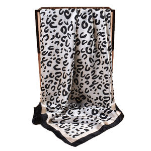 Sciarpa di Moda Femminile Personalizzata in Poliestere 90*90, Scialle in Raso di Seta con Stampa Serigrafica, Grande Foulard Quadrato con Motivo Leopardato - Product Image 4