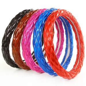 Popular cuero de lujo de moda colorido cuero <span class=keywords><strong>brillante</strong></span> estampado logotipo personalizado cubierta del <span class=keywords><strong>volante</strong></span> del coche - Product Image 2