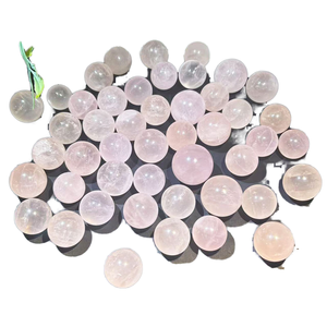 Colección de Esferas de Cuarzo Rosa Pulido para Decoración Artesanal con Temática de Amor para el Día de San Valentín - Product Image 6