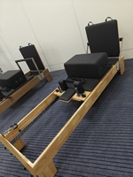 Pilates-Reformer mit Eichenholzkernbett und Pilates-Basisbett MIT KOREA SPRING-Federung, ultrafeinem Leder und EVA-Unterstützung