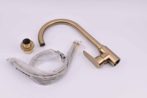 Robinet de <span class=keywords><strong>cuisine</strong></span> à une poignée de style classique avec finition or PVD Installation facile à un trou pour robinet d'eau - Product Image 3