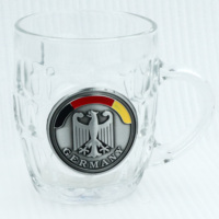Chope à bière en verre personnalisée en gros, logo métallique en alliage de zinc, souvenir de bar, restaurant