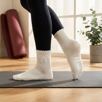 Chaussettes de yoga personnalisées à volants, respirantes, antidérapantes, en coton, avec joli nœud brodé, grip en silicone, pour femmes, pour le Pilates