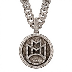 Broche Redondo de Moissanita con Letra M, Chapado en Plata, Accesorio de Moda para Regalo de Boda con Piedra de Nacimiento de Agosto, Unisex, 20+ Años - Product Image 1