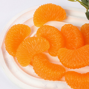 Modelo de fruta simulada con segmentos de naranja, accesorios creativos para llavero de mochila, pequeños regalos, adornos para el mercado nocturno - Product Image 1