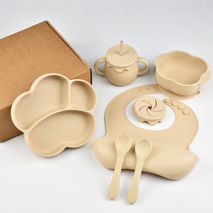 Set de Alimentación de Silicona para Bebés, 6 Piezas, Plato Dividido, Tazón con Succión, Vaso de Entrenamiento, Babero, Cuchara, Tenedor, Kit de Vajilla de Grado Alimenticio para Niños Pequeños - Product Image 5