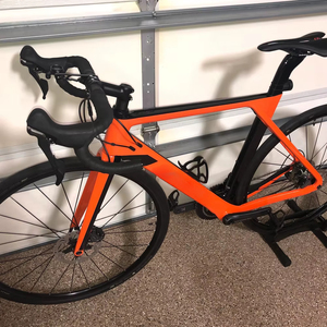 Vélo de route complet en carbone 22 vitesses avec groupe Shimano R8000, cadre et fourche en fibre, freins à disque, roues 700c, YFR001 Vélo de route en carbone - Product Image 1
