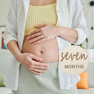 Carte pietra miliare del mese del bambino in legno per la memoria del <span class=keywords><strong>neonato</strong></span> mantenendo marcatori di crescita unici eco-friendly inciso prezzo di fabbrica - Product Image 3
