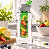 Bouteille d'eau Tritan avec infuseur de fruits 1800 ml, sans BPA, anti-fuite, couvercle à clapet, poignée de transport, bouteille d'eau détox écologique pour les fêtes