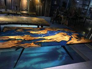 Produit phare en bois massif naturel, design exceptionnel, plateau de table en bois époxy fait main au Vietnam avec bord naturel - Product Image 4