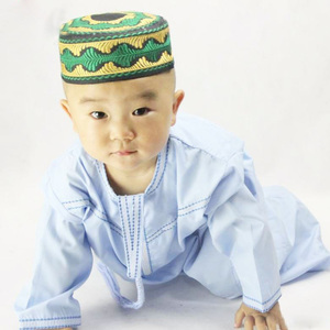 Vêtements islamiques pour garçons, thobe, très demandés en Arabie Saoudite et à Dubaï, blancs, bleu clair, marron, rouges. - Product Image 1