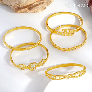 Bracelet Gaovo Premium Luxe Léger 2 Styles Serpent Pavé CZ + Design en V Plaqué Or Acier Inoxydable Bijoux de Mode Femme - Product Image 4