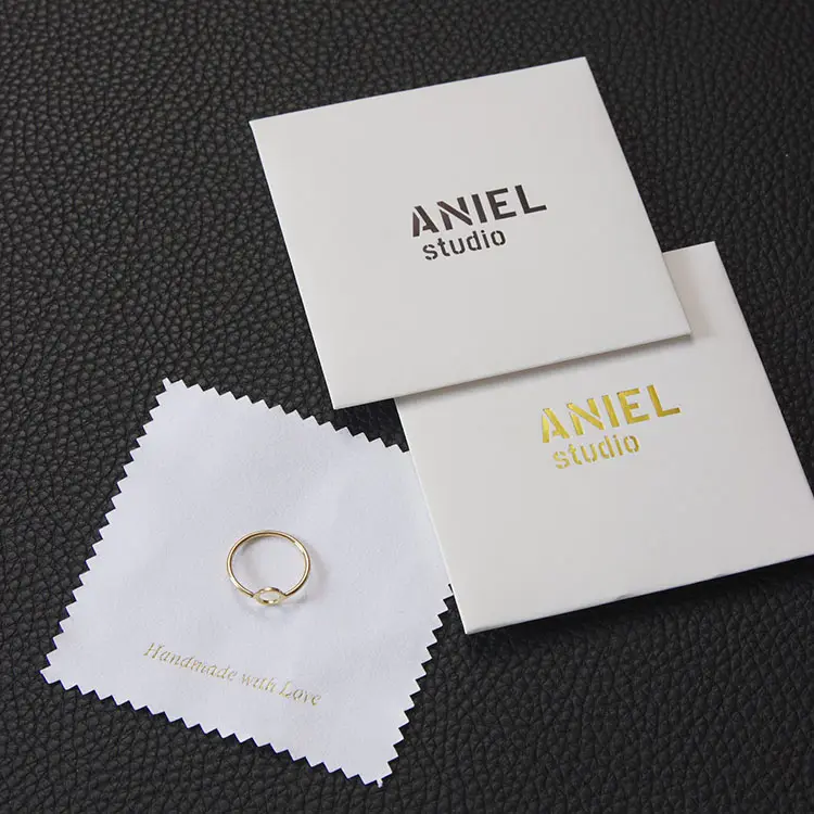 Venta al por mayor microfibra gamuza oro plata joyería limpieza joyería paño para pulir con logotipo personalizado sobre de papel embalado