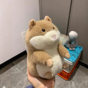 PLAYPOP Peluche de Cobaya de Gelatina de 21 cm con Base Ponderada de Alta Densidad, Posición Sentada Realista, Regalo para Amantes de las Mascotas, Etiquetas Lavables, Súper Suave - Product Image 4