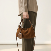 Tas Tangan Wanita Kulit Asli Suede Premium Minimalis dengan Logo Custom, Pegangan Rajut, untuk Grosir Tas Selempang Hobo Mewah