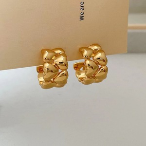 Boucles d'oreilles en forme de cœur entrelacé en acier inoxydable plaqué or 18 carats PVD pour femmes |   Design haut de gamme, luxueux et léger - Product Image 5