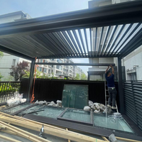 Système automatique de pergola bioclimatique extérieure moderne avec structure durable en aluminium thermolaqué OEM
