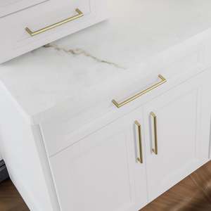 Isla de Cocina Moderna SANTOPOVA con Acabado Blanco Shaker, Estructura de Madera Contrachapada, Cajones de Cierre Suave, Encimera de Cuarzo, Incluye Bisagras y Correderas para Cajones - Product Image 6