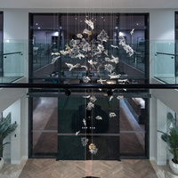 Lustre en verre personnalisé en forme de feuille d'érable, design décoratif, luminaire suspendu pour hall d'hôtel, villa, salon
