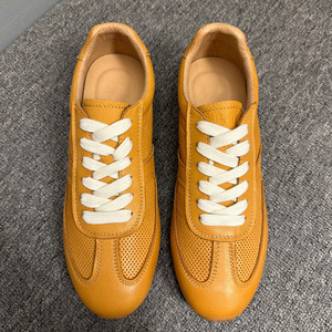 Zapatillas de deporte de cuero perforado amarillo para hombre, zapatos informales transpirables hechos a mano con cordones, calzado ligero y cómodo antideslizante - Product Image 3