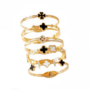 Pulsera <span class=keywords><strong>de</strong></span> Concha con Trébol <span class=keywords><strong>de</strong></span> Cuatro Hojas Electrochapada para Mujer, Diseño Ecológico con Patrón Vegetal, Superficie Dorada Tipo Espejo - Product Image 3