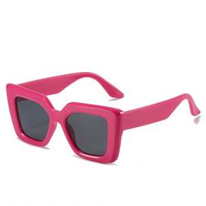 Gafas de Sol de Moda 2022 con Logotipo Personalizado, Gafas de Sol Cuadradas Grandes de Color Verde Caramelo con Protección UV400 para Mujer - Product Image 4