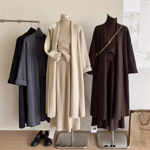 Cárdigan de punto caqui para mujer al por mayor, suéter de cuello alto de color liso, vestido grueso de longitud media hasta la rodilla, conjunto de 3 piezas para invierno - Product Image 1