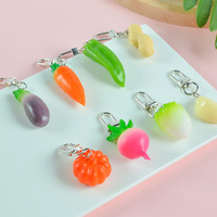 Porte-clés en PVC, imitation de fruits et légumes, fraise, dessin animé, mignon, créatif, petit cadeau, cadeau pour étudiant